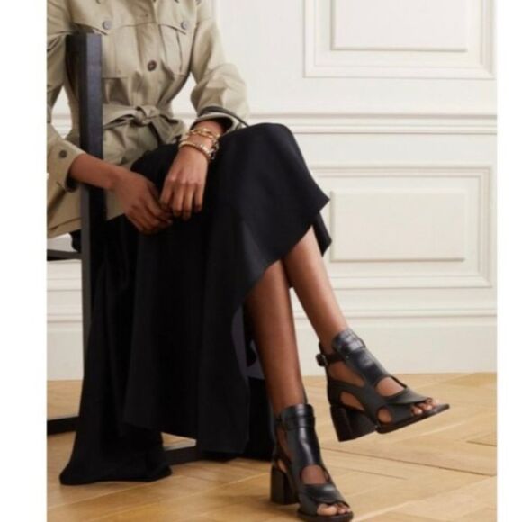 Chloe Shoes - Chloé Black Gaile Leather Sandals Cut Out